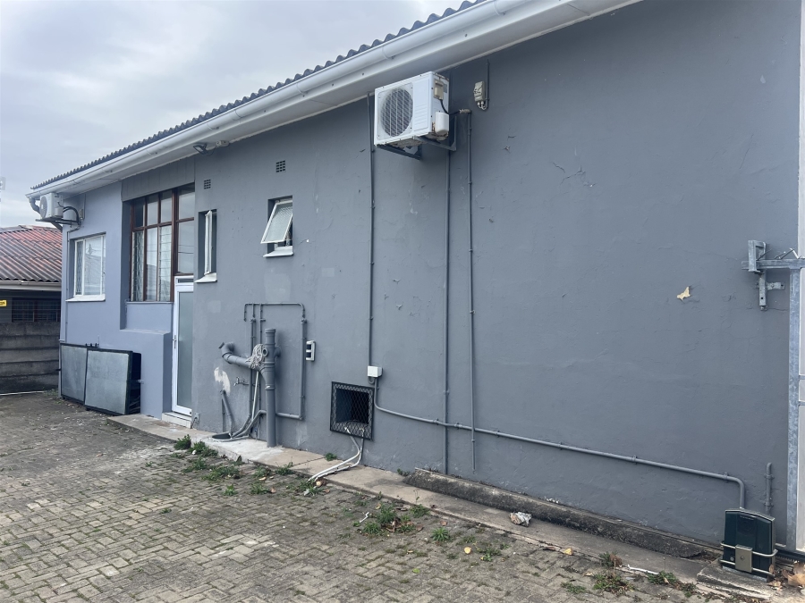 Commercial Property for Sale in Vincent Eastern Cape